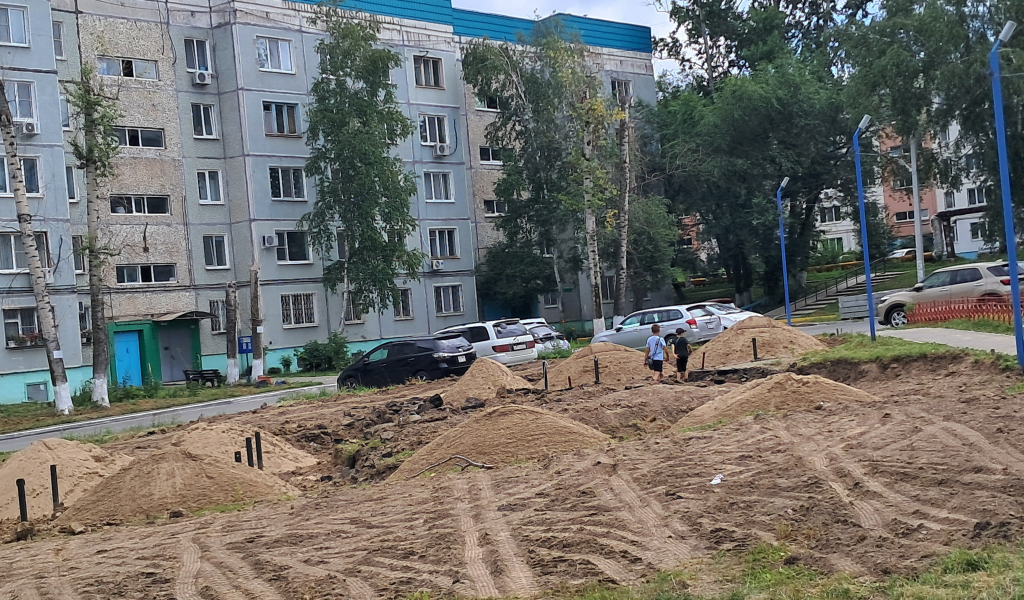 Продолжается реализация проекта "Уютный сквер во дворе (основание)"