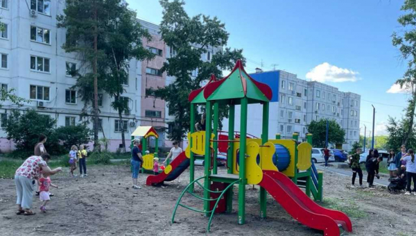 Завершена реализация проекта "Яркое детство" ТОС "Наш двор"