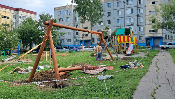 Реализуется проект "Детям на радость" ТОС "Уютный двор"